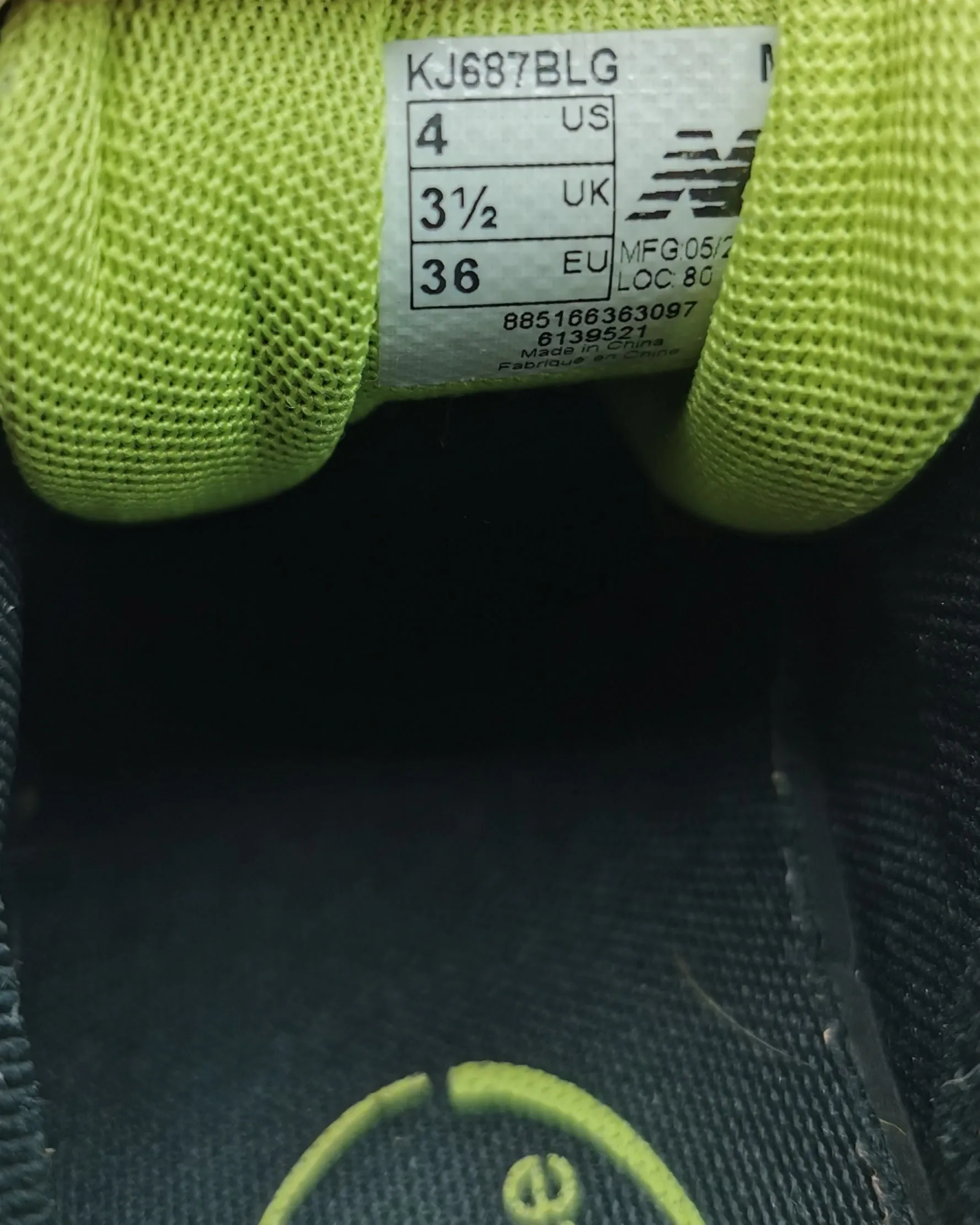 GIRL SIZE 4 YOUTH - NEW BALANCE Kids Running Shoes EUC B12