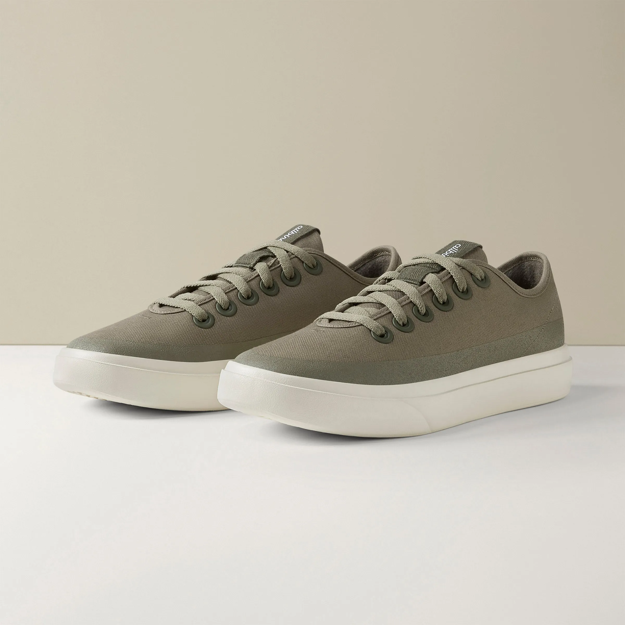Women's Canvas Pipers