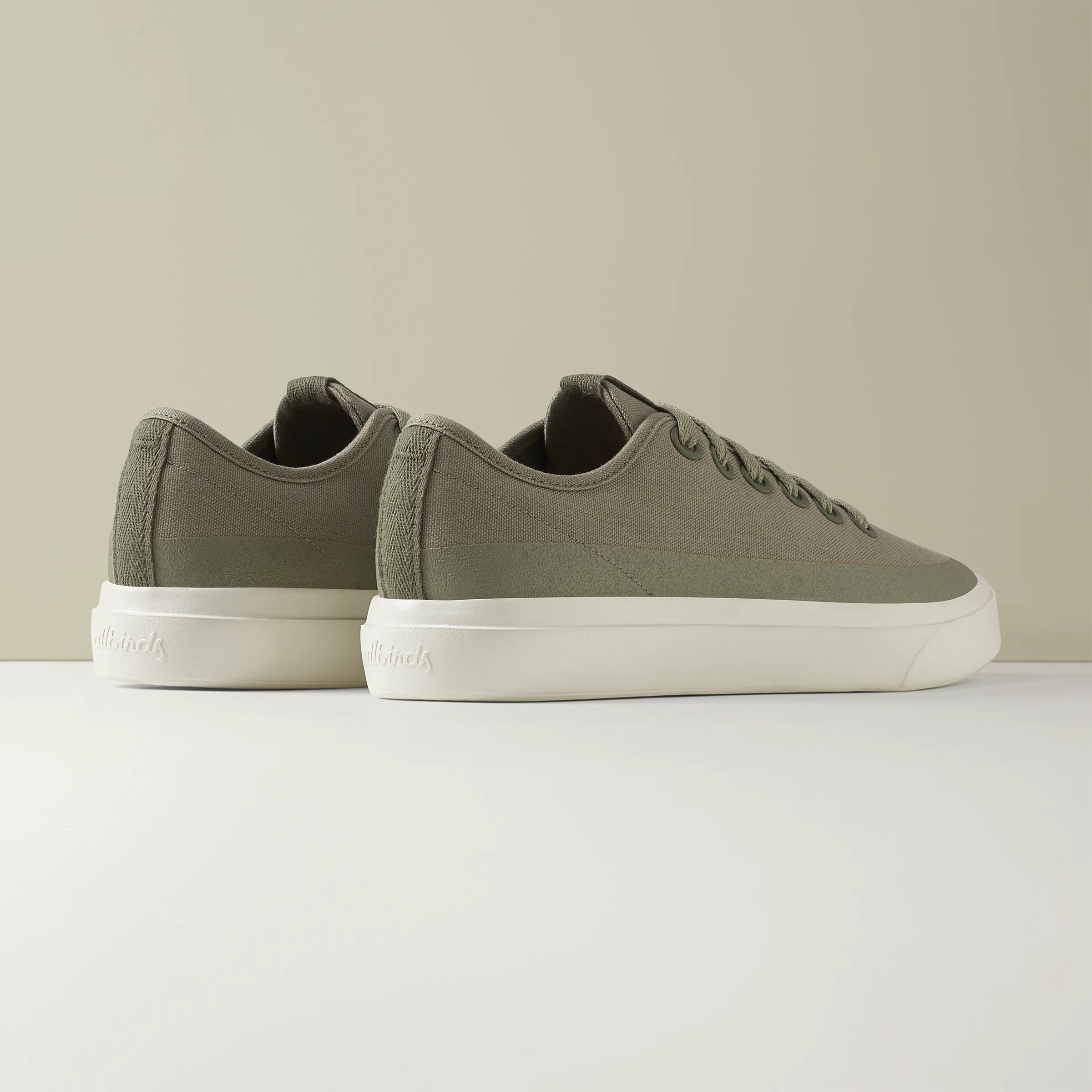 Women's Canvas Pipers